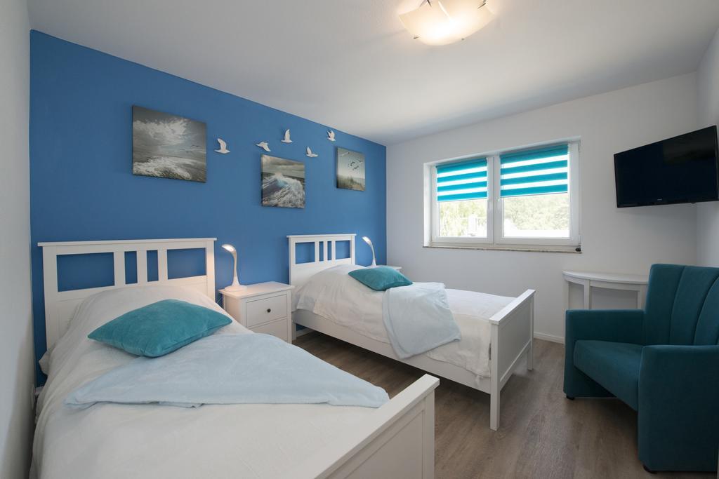 Ferienhaus Kuestensegler Breege Buitenkant foto