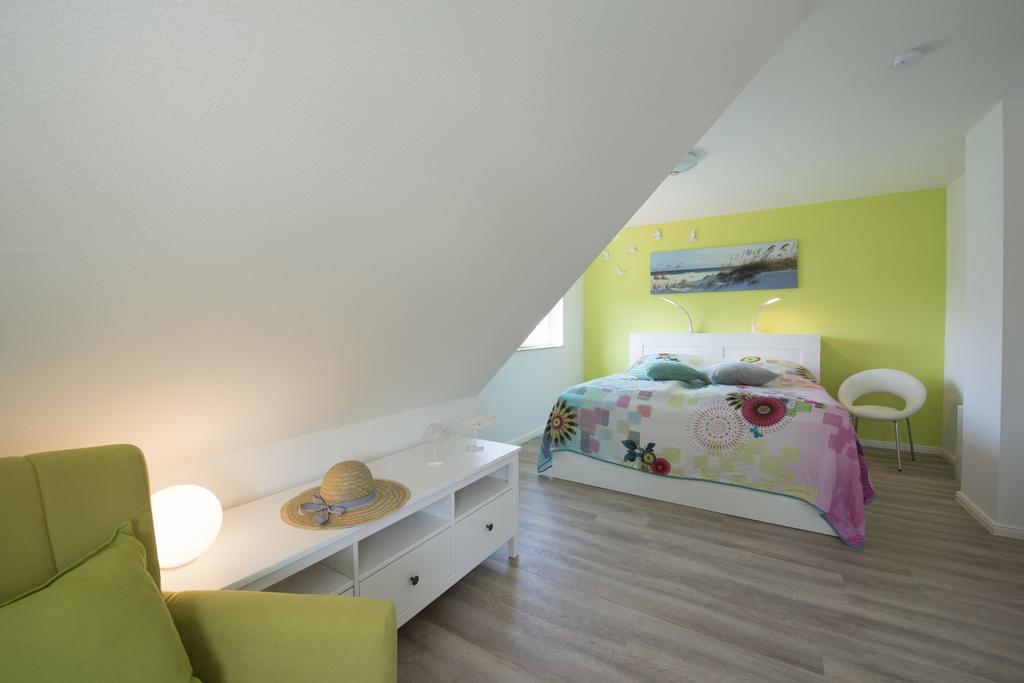 Ferienhaus Kuestensegler Breege Buitenkant foto