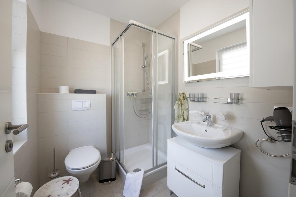 Ferienhaus Kuestensegler Breege Buitenkant foto