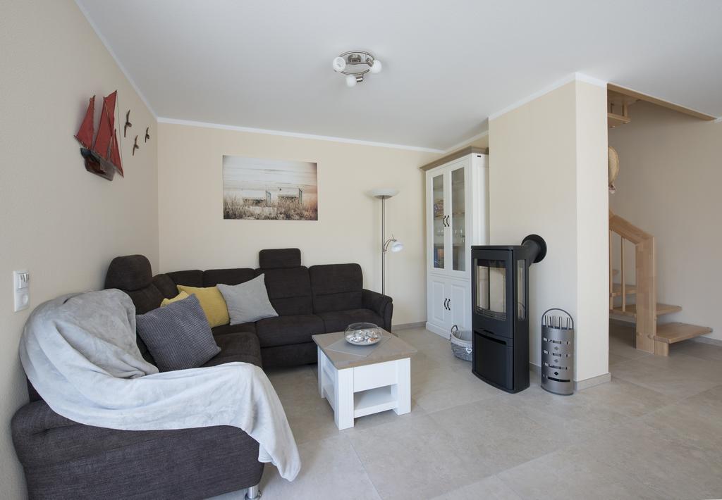 Ferienhaus Kuestensegler Breege Buitenkant foto